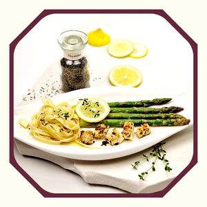 Steinbeißer auf grünem Spargel mit Zitronen-Thymian-Butter